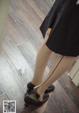 女厕沟厕偷窥美女撒尿_BD韩语在线播放
